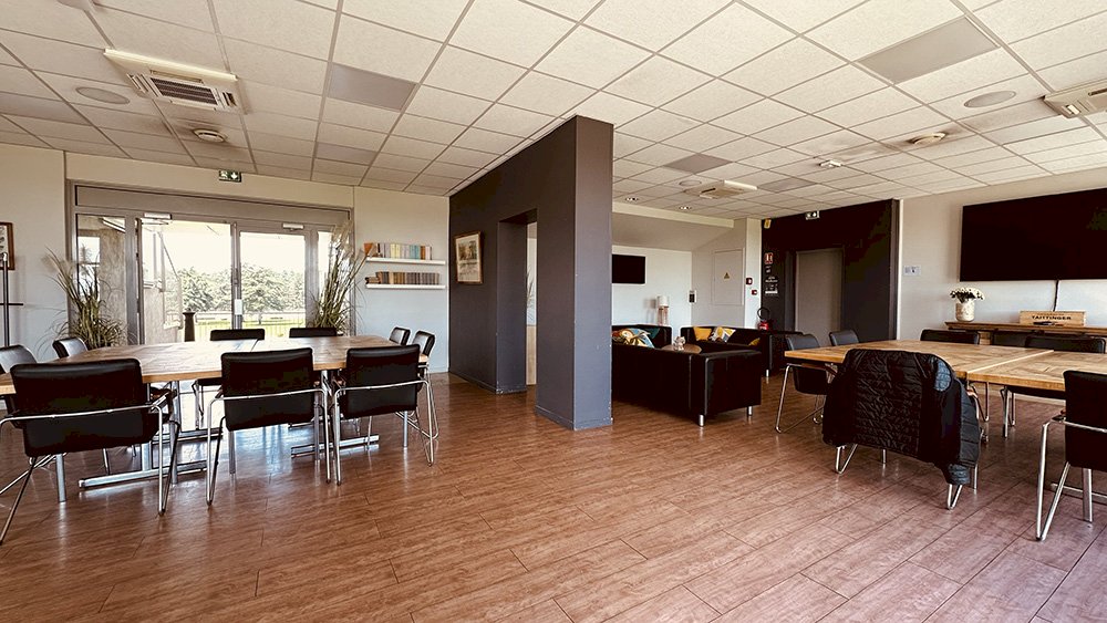 espace-reception-exterieur-hippodrome-parilly-bron