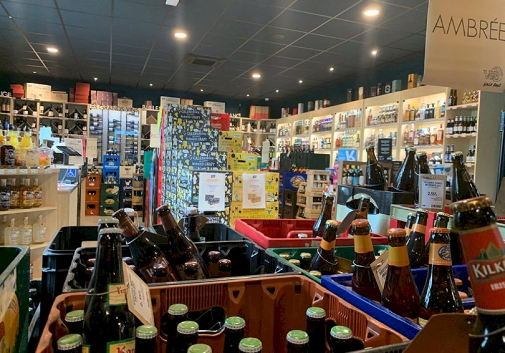 Espace bar du V and B Limonest – ambiance conviviale pour événements