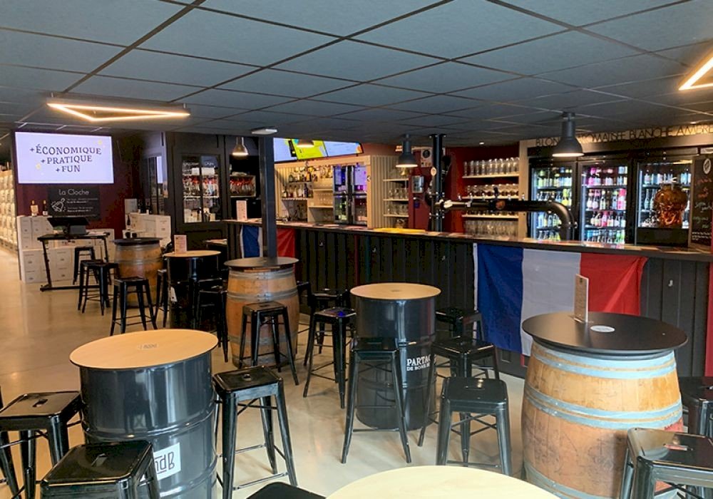 Salle événementielle du V and B Limonest – espace convivial pour groupes et soirées privées