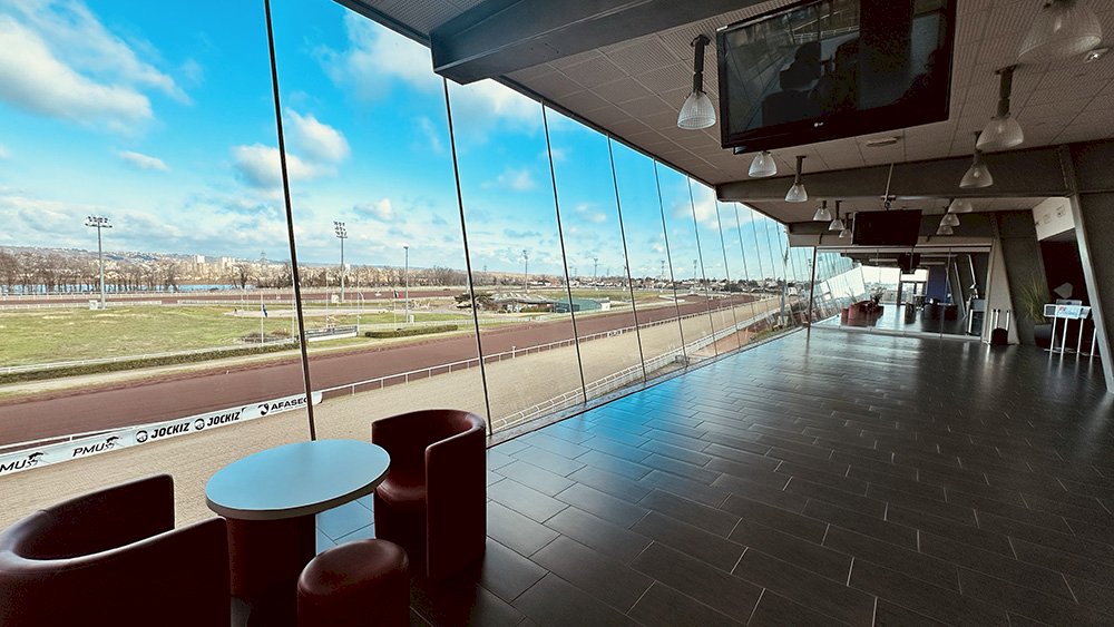 Terrasse panoramique hippodrome Carré de Soie Vaulx-en-Velin Lyon