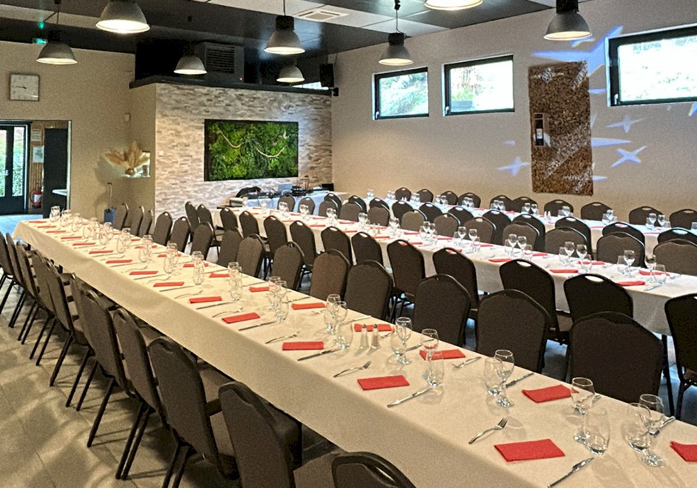 Location salle mariage L'Artizanale tables dressées - Lyon - Pont-Évêque