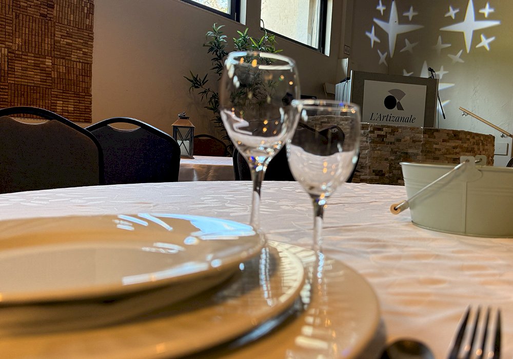 Salle de réception L'Artizanale dressée pour un événement – Pont-Évêque (38)